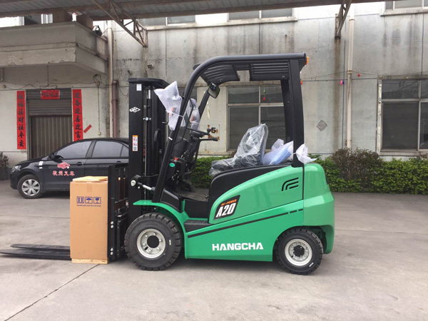 杭州叉車丨震驚！電動(dòng)叉車蓄電池的損害竟源于快速充電