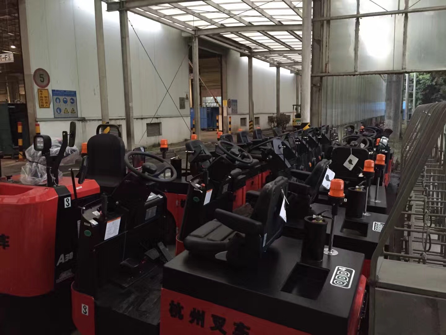 杭叉集團(tuán)中標(biāo)美的集團(tuán)2018年度叉車牽引車集成采購項目